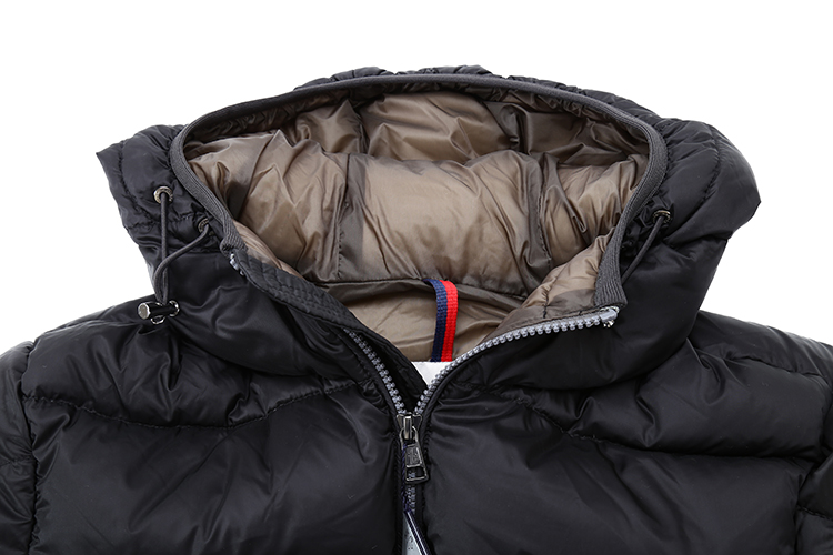 Moncler/蒙克莱 长袖连帽羽绒服男士外套4139305