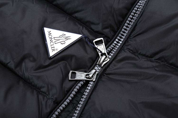 Moncler/蒙克莱 长袖连帽羽绒服男士外套4139305