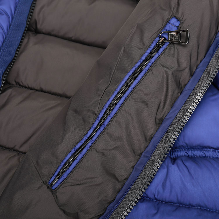 Moncler/蒙克莱 鹅绒多口袋保暖羽绒服 男士外套
