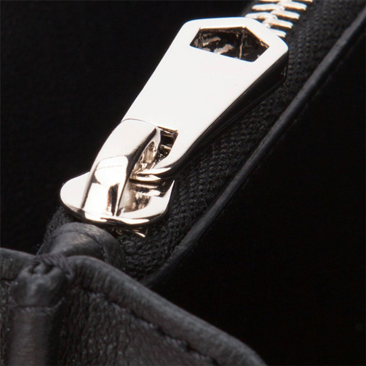 Givenchy/纪梵希 中性款式黑色小牛皮五角星图案长款拉链钱包 BC06276655 008