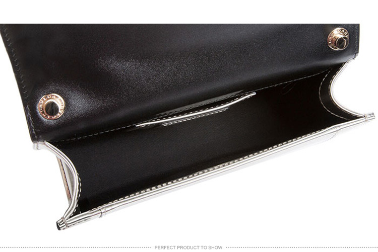 BVLGARI/宝格丽 女士银色小牛皮斜挎包 39796