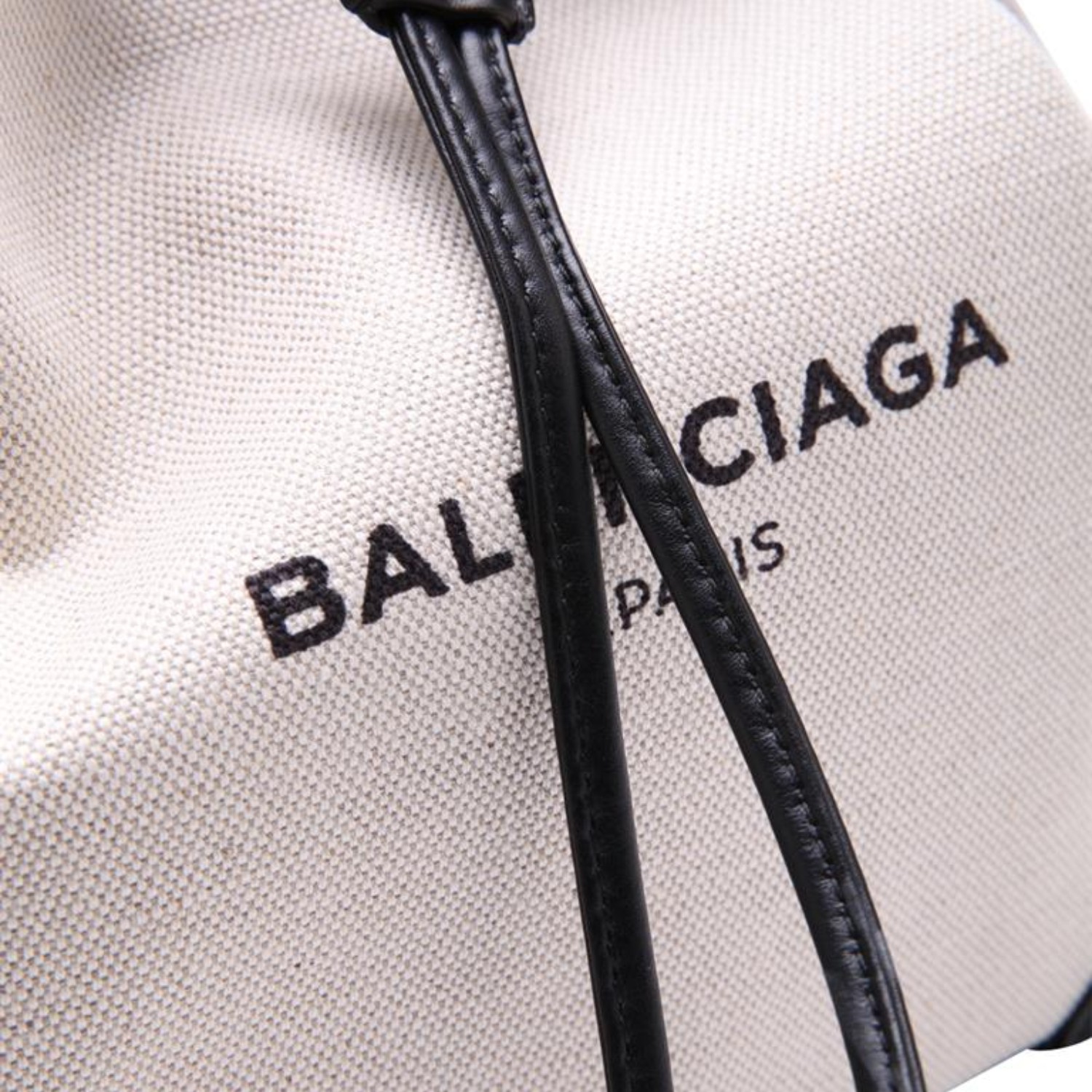 【包邮包税】Balenciaga/巴黎世家 女士米白色帆布配皮单肩斜挎水桶包Backpacks 409000 AQ37N 1080