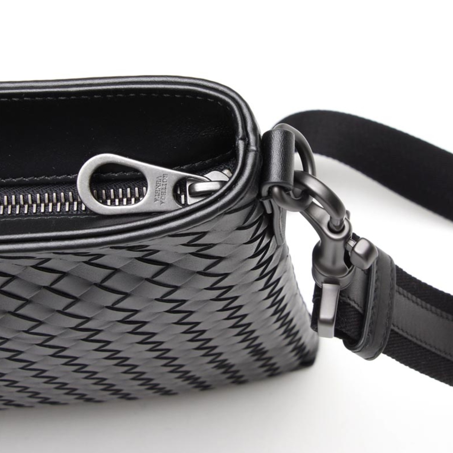【包邮包税】Bottega Veneta/葆蝶家 男士黑色牛皮斜挎包 276357 V465C 1000