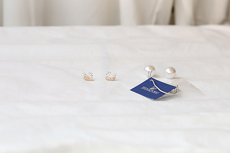 Swarovski/施华洛世奇 渐变天鹅耳环 5215037