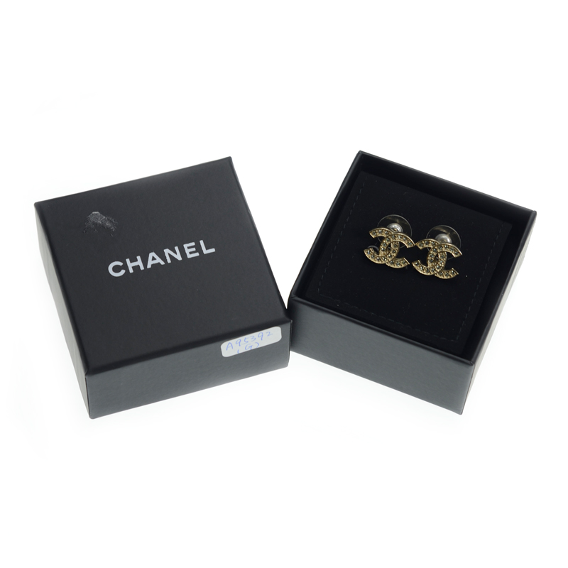 CHANEL/香奈儿 中号淡金色水钻 双c logo耳钉 A95392GP