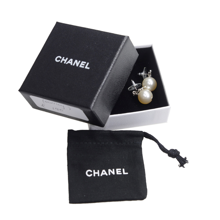 CHANEL/香奈儿 銀色水鑽小雙C吊珠耳釘