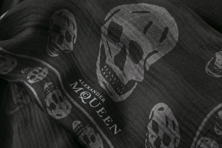 Alexander McQueen/亚历山大麦昆 秋冬新款麦昆经典真丝雪纺骷髅围巾丝巾黑/灰