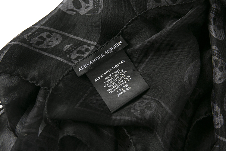 Alexander McQueen/亚历山大麦昆 秋冬新款麦昆经典真丝雪纺骷髅围巾丝巾黑/灰