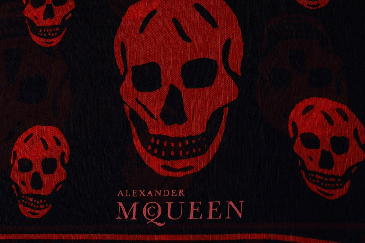 Alexander McQueen/亚历山大麦昆 真丝长方形骷髅头女士丝巾 AM2635140199 110640 4q010 1074