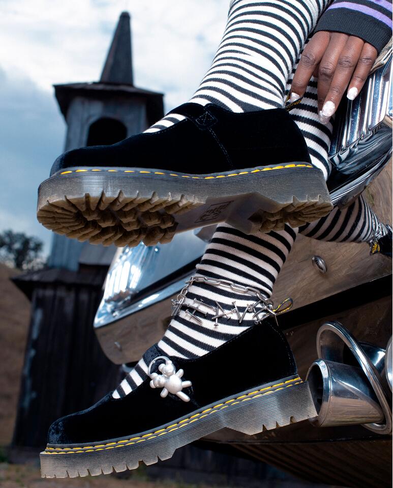 Dr. Martens与Heaven by Marc Jacobs 再度携手，推出联名系列玛丽珍鞋
