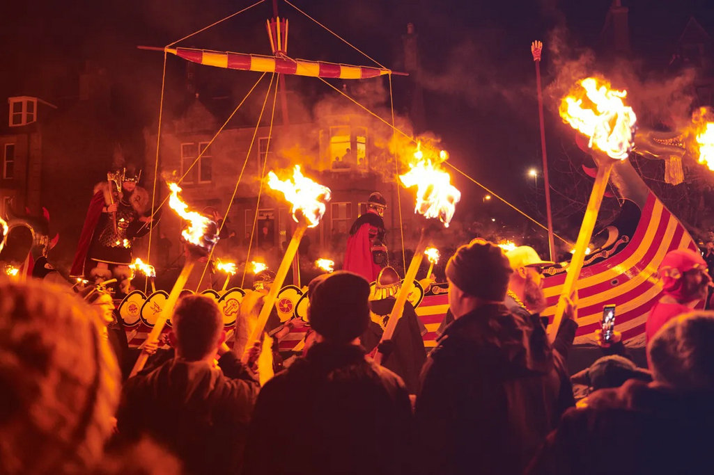 Up Helly Aa © 苏格兰旅游局_ Luigi Di Pasquale.jpg